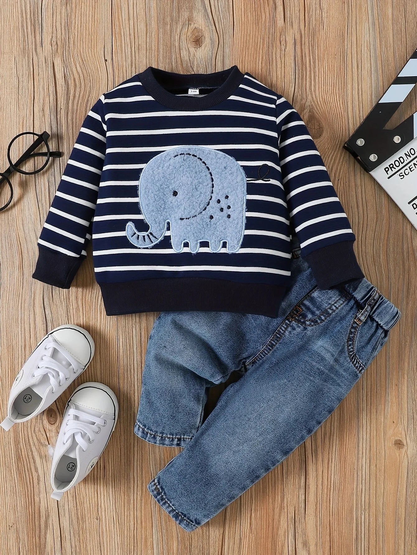 Ensemble pull éléphant et son jean